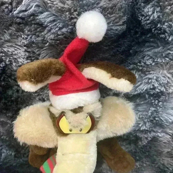 Vintage Wile E.  Coyote Plush
1997 Ace 13" With Santa Hat - Picture 8 of 16